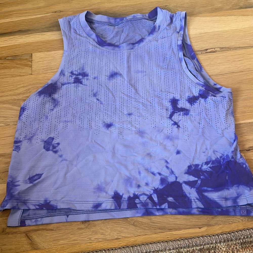 Lululemon train to be tank